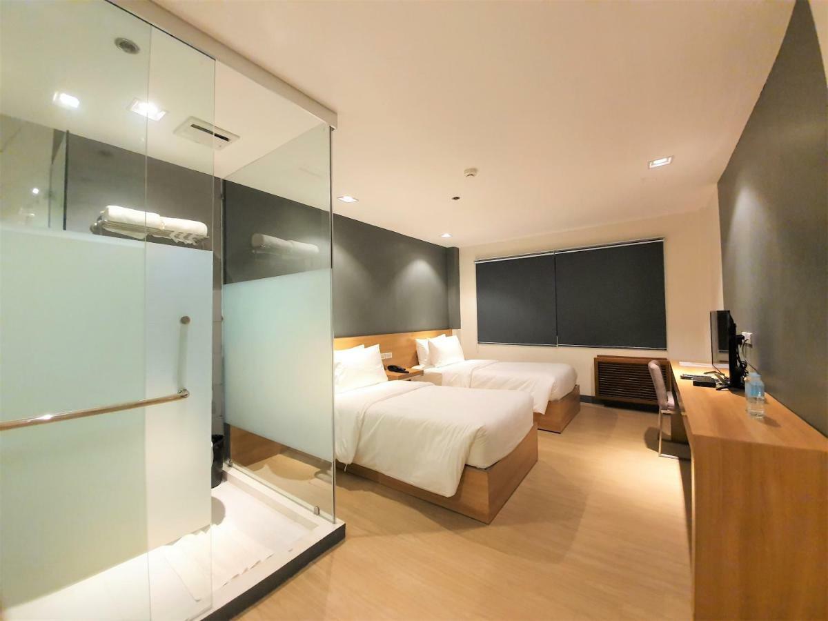 The Upperroom @ Real Suites Bacolod Zewnętrze zdjęcie